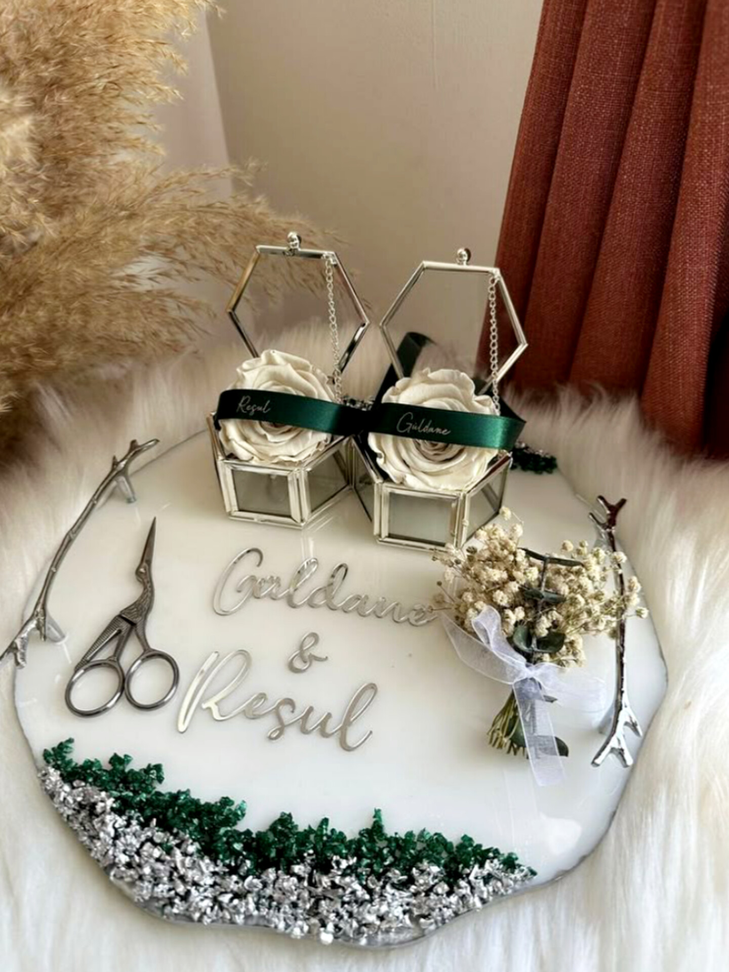 جا حلقه‌ی رزینی نقره ای