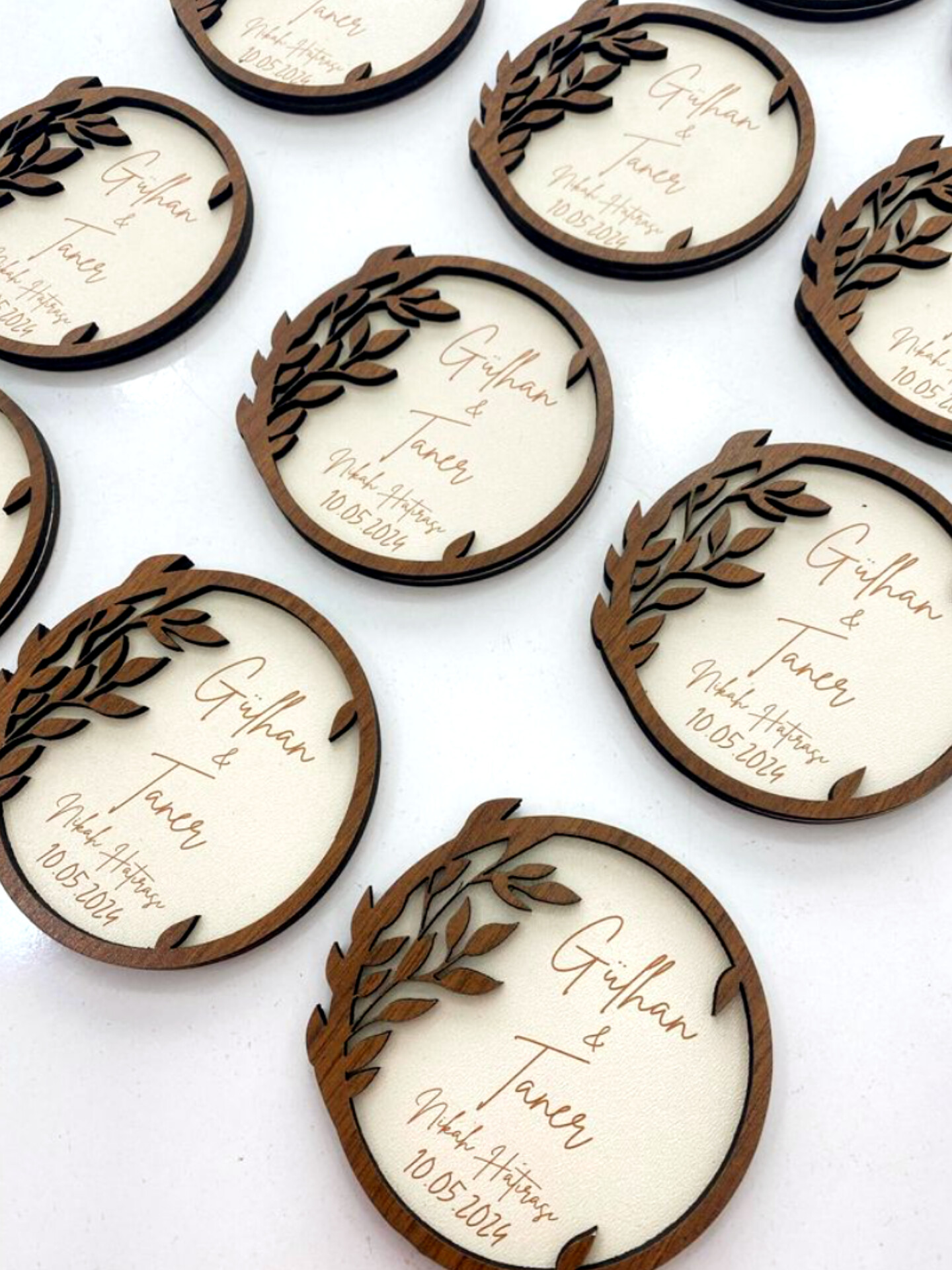 گیفت حاشیه ی برگ